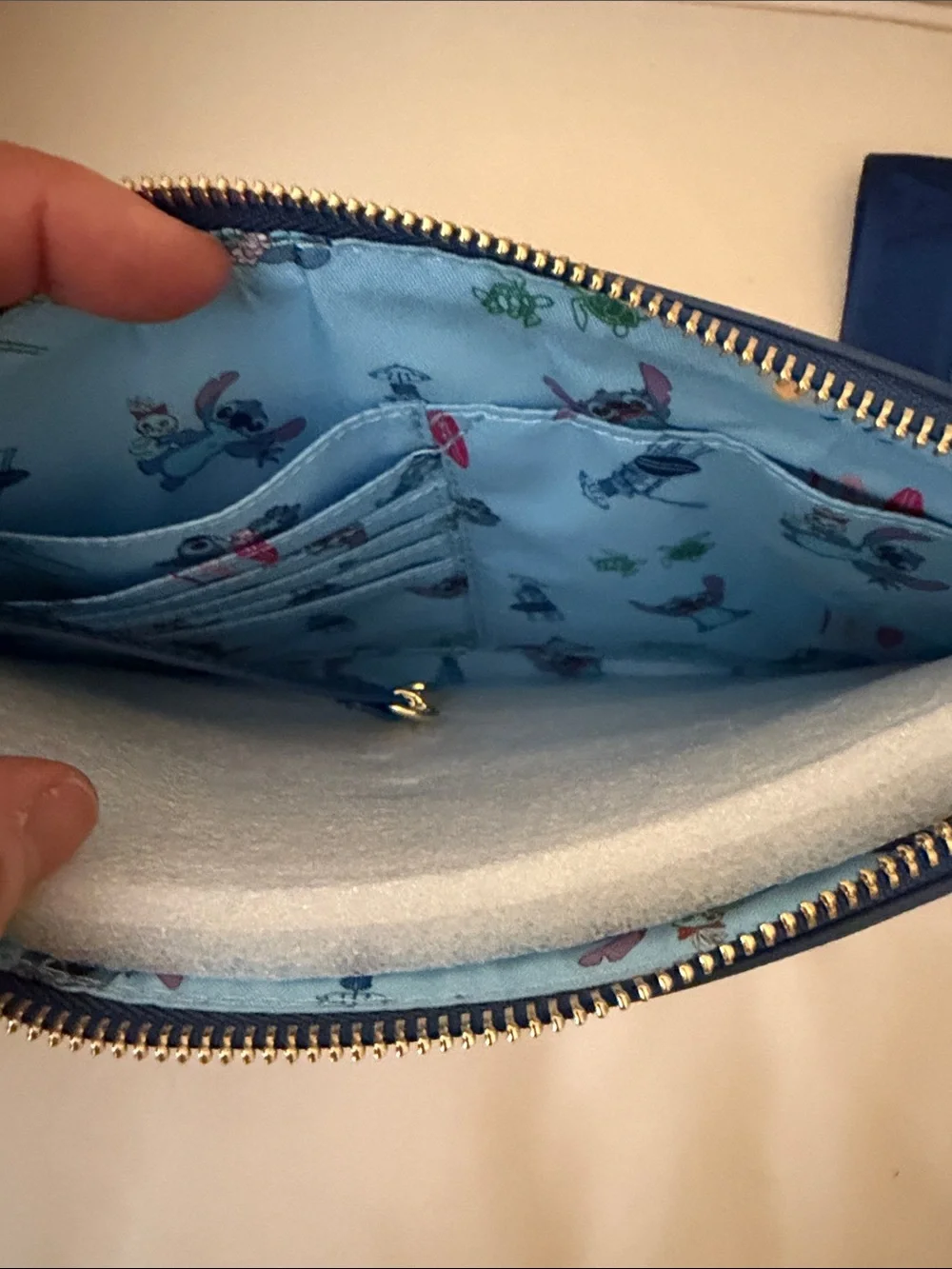 Disney Box lunch Exclusive Ohana Lilo & Stitch Hibiscus Wristlet Removable Strap